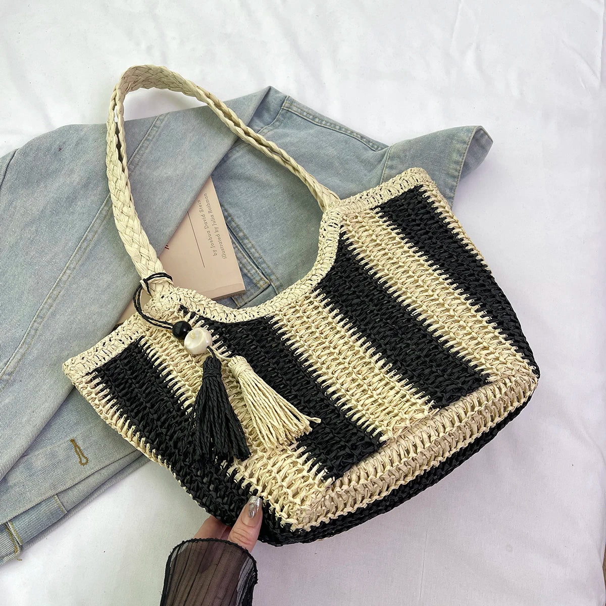 Women handbags.2025 Summer New Striped Handbag Large-capacity lightweight leisure one-shoulder straw bag holiday shopping basket