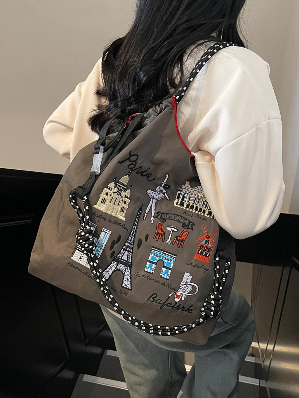 Embroidered handbags with niche designs, lightweight and portable large capacity shopping bags, fashionable retro handbags, and