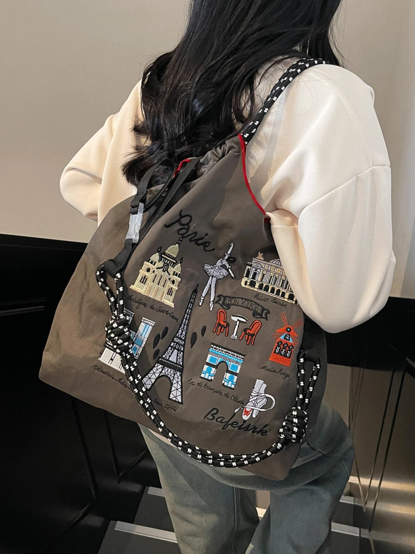 Embroidered handbags with niche designs, lightweight and portable large capacity shopping bags, fashionable retro handbags, and