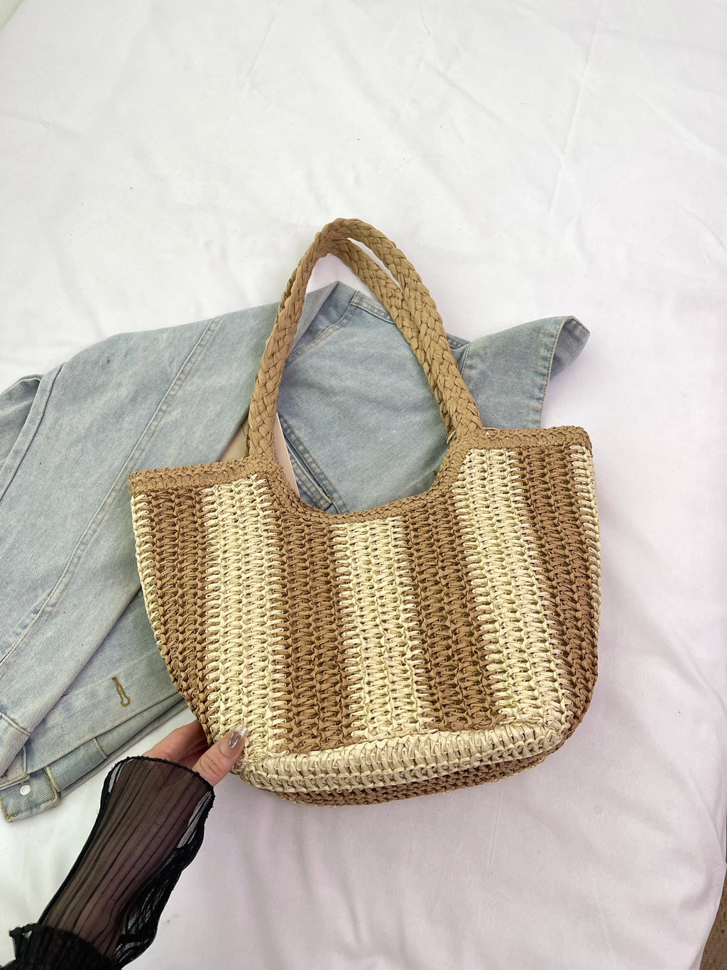 Women handbags.2025 Summer New Striped Handbag Large-capacity lightweight leisure one-shoulder straw bag holiday shopping basket