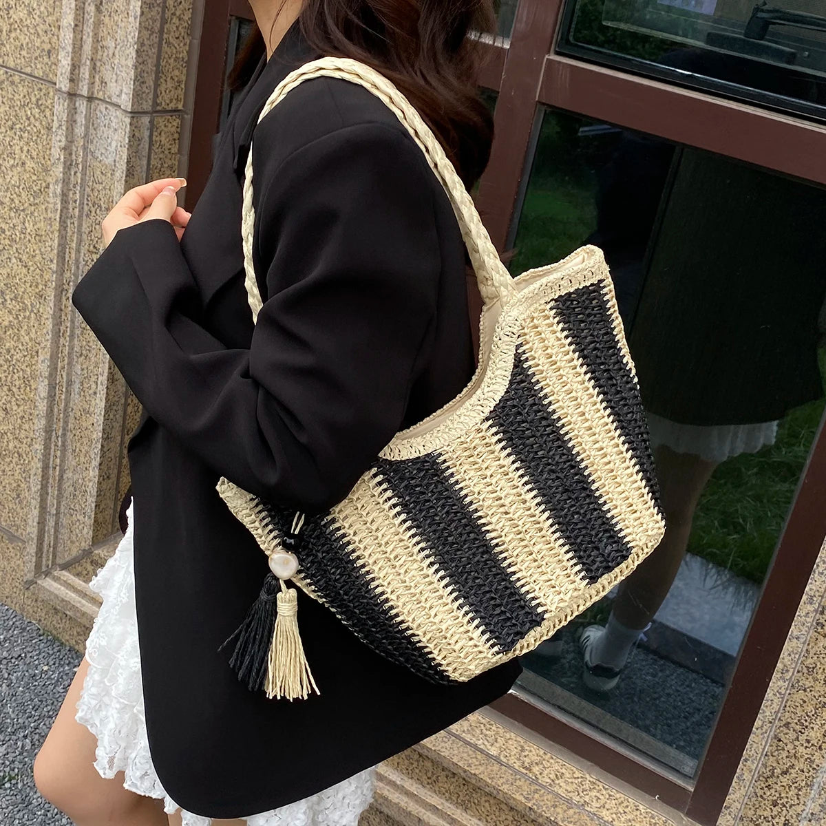 Women handbags.2025 Summer New Striped Handbag Large-capacity lightweight leisure one-shoulder straw bag holiday shopping basket