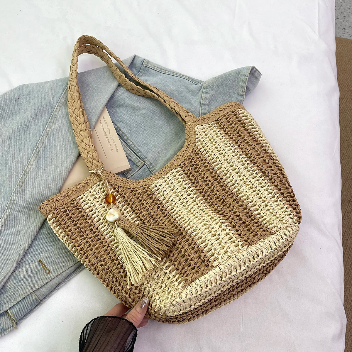 Women handbags.2025 Summer New Striped Handbag Large-capacity lightweight leisure one-shoulder straw bag holiday shopping basket