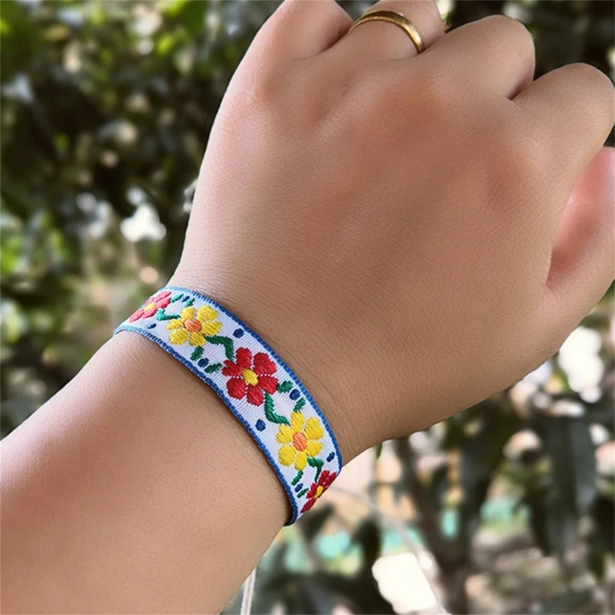 1pcs Boho Strawberry Flower Embroidered Bracelet for Kids Handmade Braided Bracelet