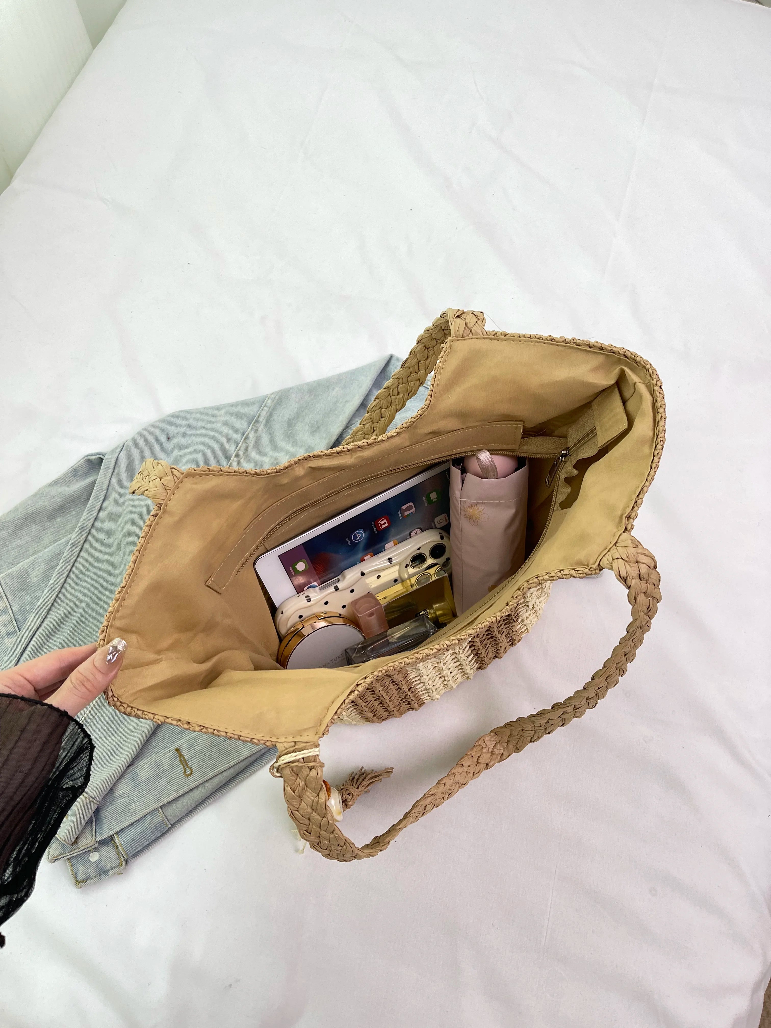 Women handbags.2025 Summer New Striped Handbag Large-capacity lightweight leisure one-shoulder straw bag holiday shopping basket