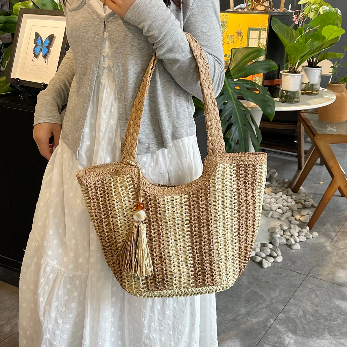 Women handbags.2025 Summer New Striped Handbag Large-capacity lightweight leisure one-shoulder straw bag holiday shopping basket