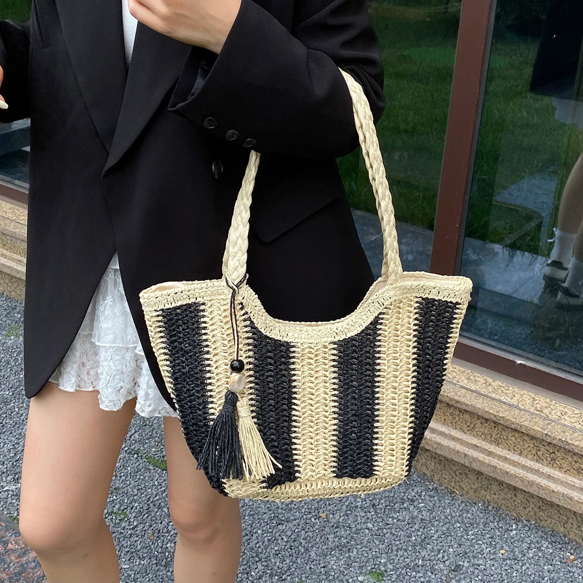 Women handbags.2025 Summer New Striped Handbag Large-capacity lightweight leisure one-shoulder straw bag holiday shopping basket