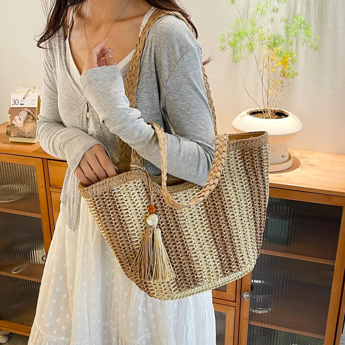 Women handbags.2025 Summer New Striped Handbag Large-capacity lightweight leisure one-shoulder straw bag holiday shopping basket